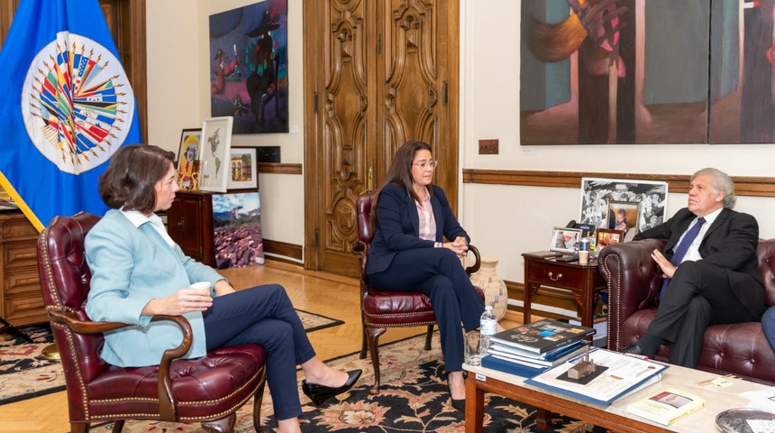 Luis Almagro se reune con Berta Valle y Victoria Cárdenas, esposas de aspirantes presidenciales