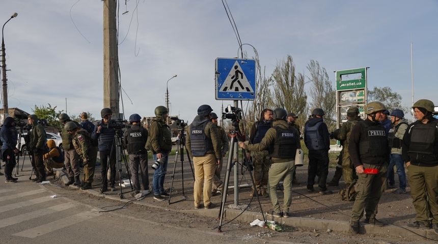 Ocho periodistas muertos y 217 medios ucranianos cerrados en un año de guerra