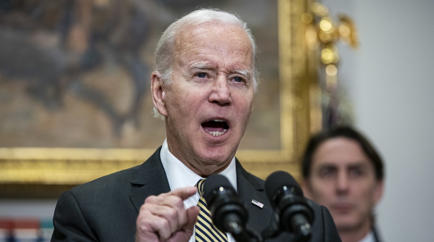 Biden acusa a Putin de ser cruel con Ucrania tras declaración de ley marcial