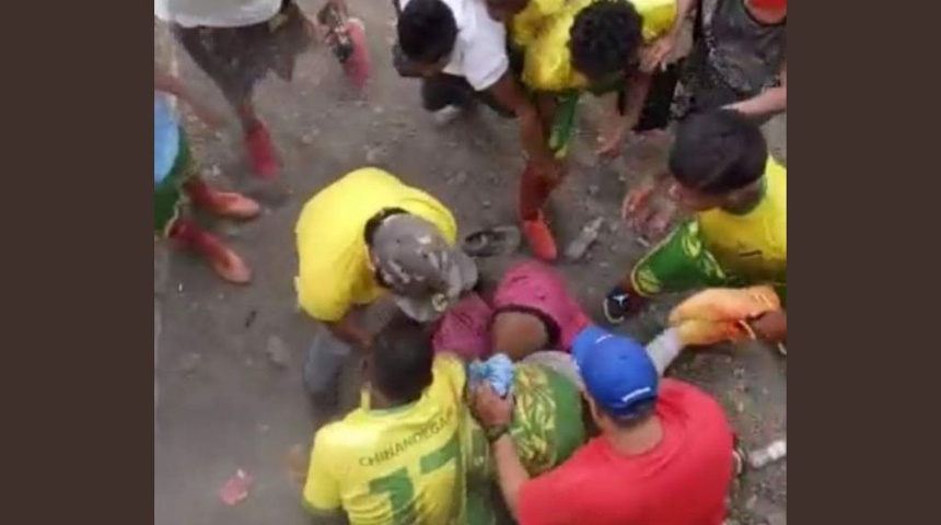 Jugadores chinandeganos agreden salvajemente a su portero, por recibir 4 goles