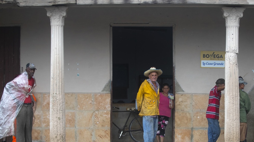 Ian cruza el occidente cubano dejando intensas lluvias y vientos huracanados