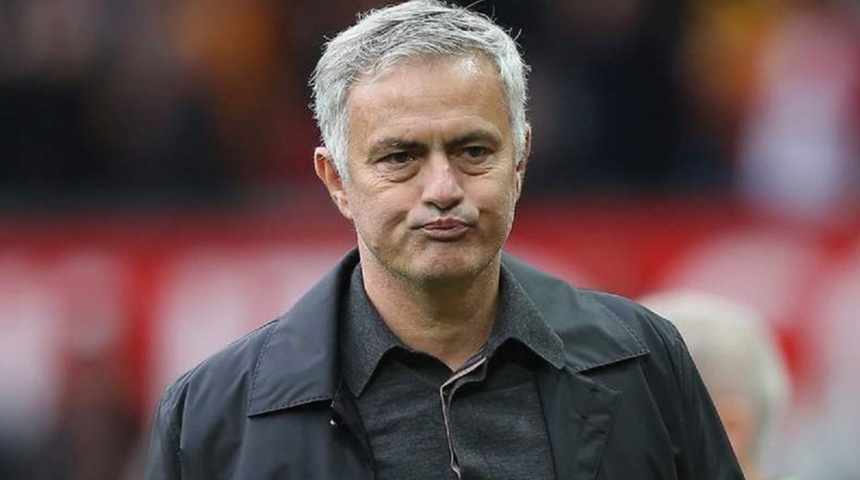 Despiden a Mourinho del Manchester United