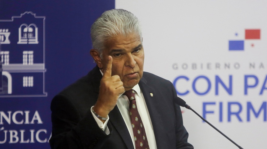 Presidente de Panamá dice que la ley de contrataciones públicas "facilita la corrupción"