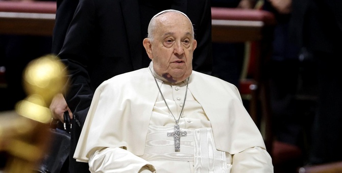 papa francisco hematoma rostro