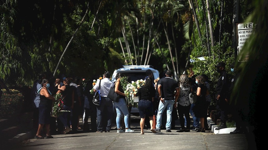 Último adiós para salvadoreña muerta por golpiza de policías mexicanos