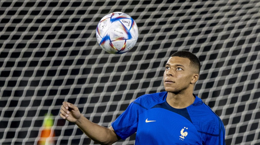 Mbappe pide una oración por salud de Pele