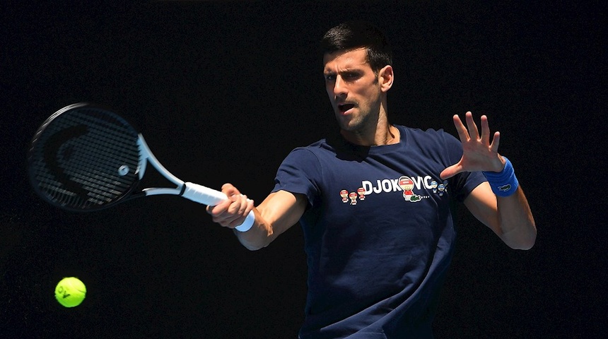 Djokovic admite "errores humanos" en los trámites para entrar a Australia