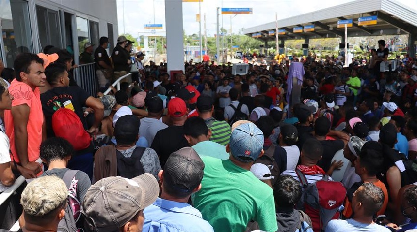 Nueva caravana migrante obtiene visados de tránsito en frontera sur de México