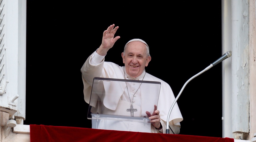 Papa pide paz para preservar al mundo "de la locura de la guerra"