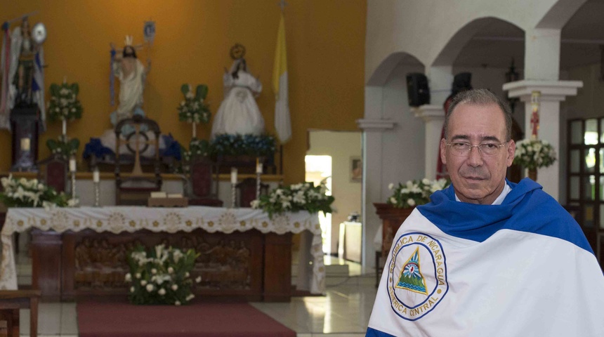 Padre Edwin Román revela que padeció de cáncer