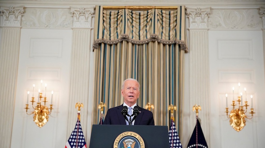 Biden asume la responsabilidad por el maltrato a los migrantes y promete consecuencias