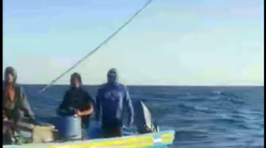 Rescatan con vida a pescadores de Casares, tras 4 días desaparecidos