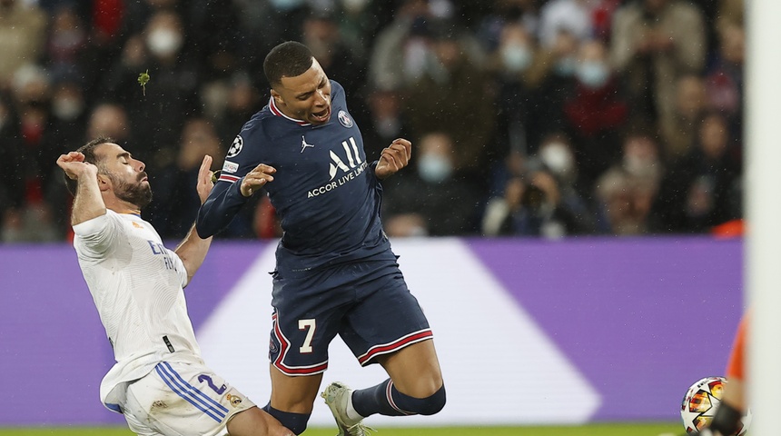 Mbappé se lesiona en el entrenamiento y es duda para enfrentarse al Madrid