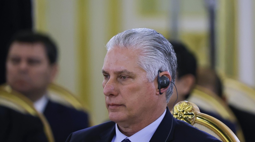 Presidente cubano, Miguel Díaz-Canel, llega a México para investidura de Claudia Sheinbaum