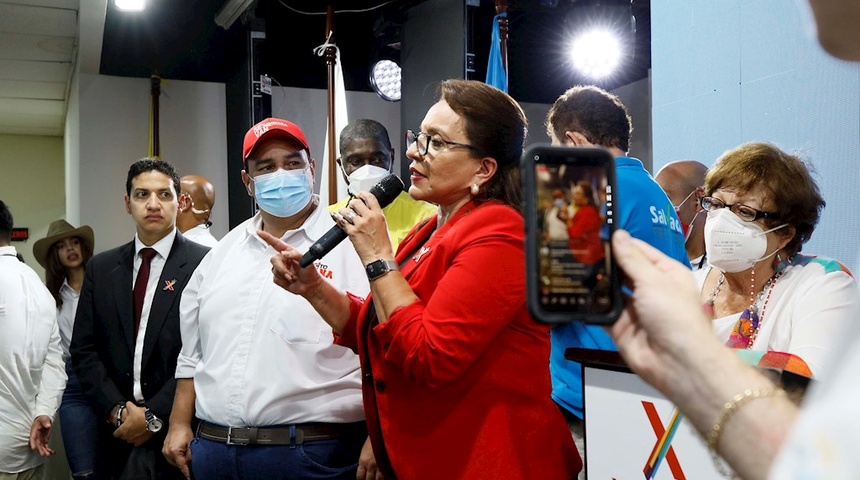 Venezuela felicita a Xiomara Castro por el "triunfo" en las elecciones de Honduras