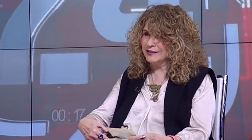 Gioconda Belli rompe su pasaporte en vivo: “no voy a dejar de ser quien soy por no tener este documento”