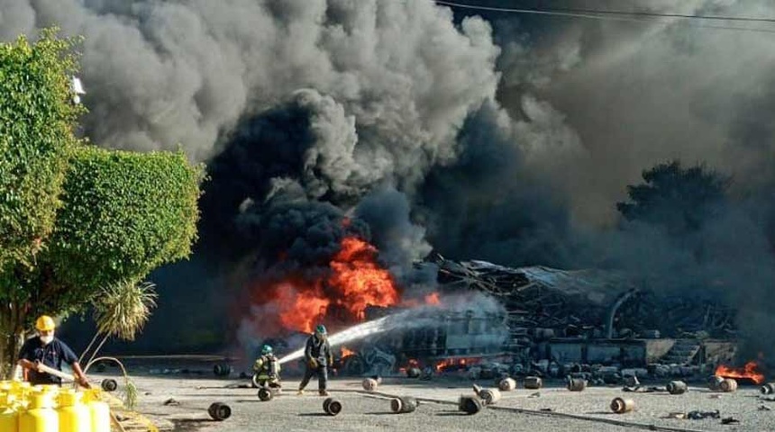 El Salvador: Incendio devora planta de Tropigas en Soyapango