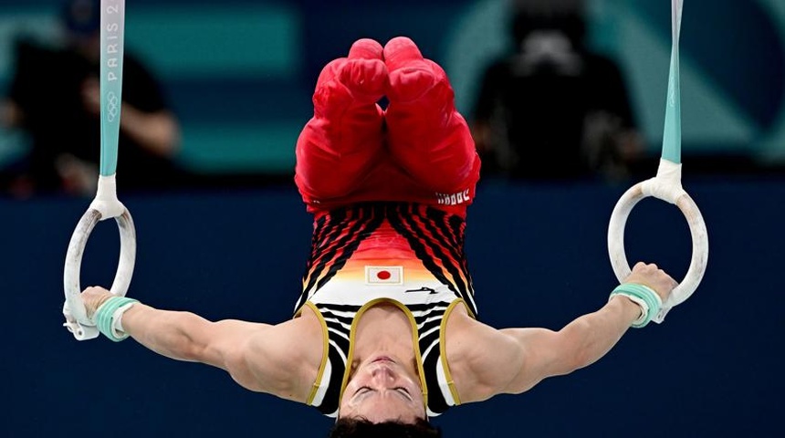 El japonés Oka, nuevo campeón olímpico de gimnasia