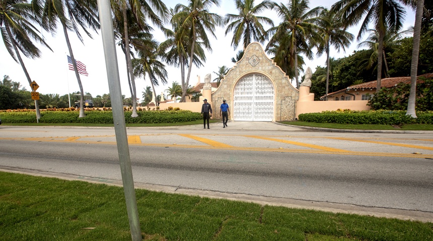 Reina la tranquilidad en la residencia de Trump en Florida tras el registro