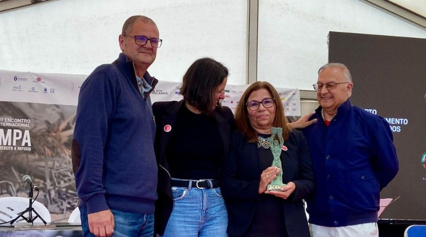 Haydeé Castillo recibe premio Acampa y denuncia los crímenes de Daniel Ortega