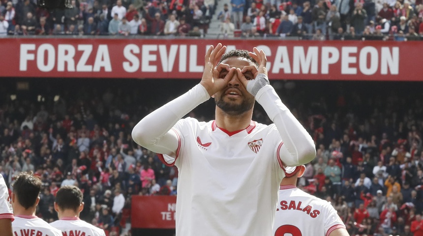 El Sevilla sigue al alza y la Real Sociedad continúa deprimida 3-2