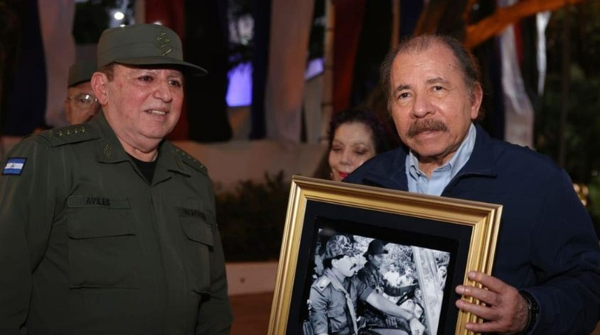 Jefe del Ejército de Nicaragua ataca a periodistas por revelar complicidad y enriquecimiento con Daniel Ortega dicen reporteros