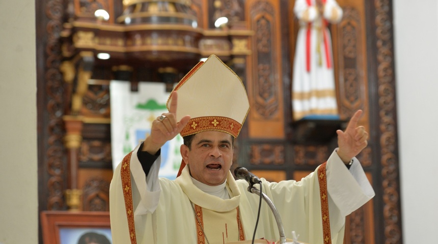 Policía impuso arresto domiciliar en Managua a obispo Álvarez y el resto de sacerdotes están en el Chipote