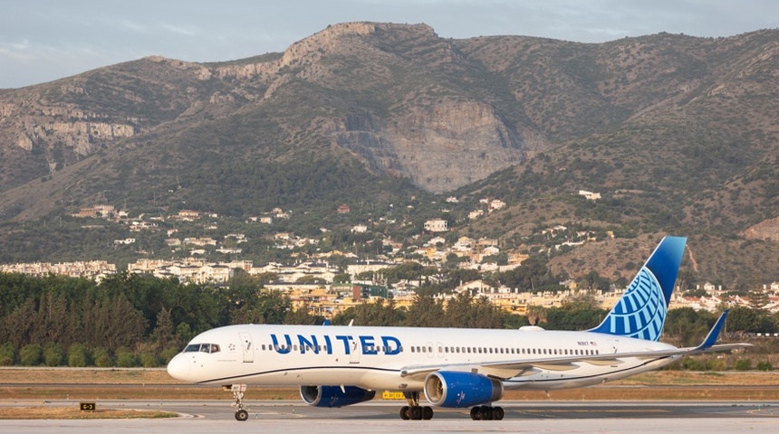 United Airlines ofrece a sus pilotos un aumento de sueldo de 8.000 millones de dólares