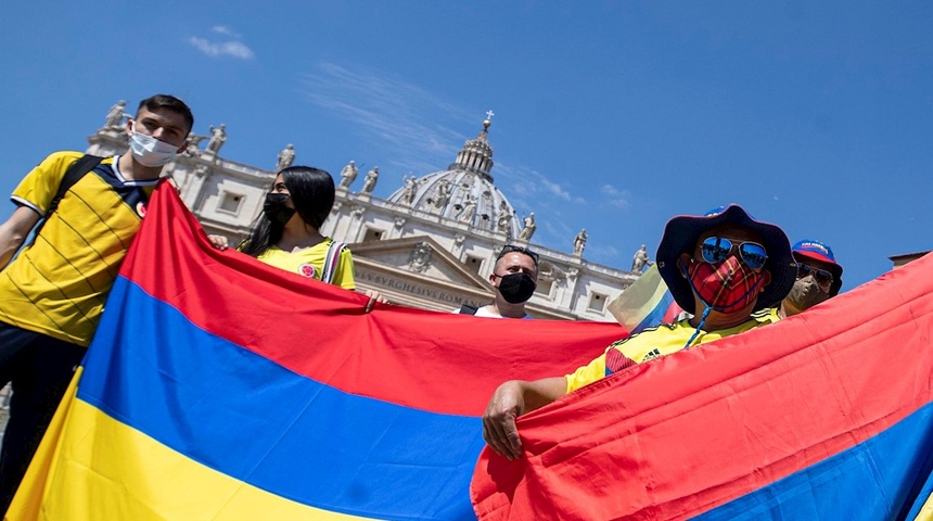 El papa expresa su preocupación por los enfrentamientos violentos en Colombia