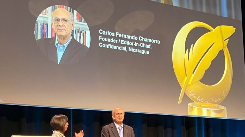 Carlos Fernando Chamorro recibe La Pluma de Oro de la Libertad de la WAN-IFRA