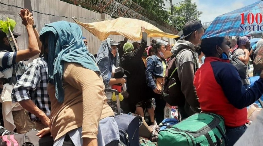 Nicas siguen varados en frontera de Peñas Blancas