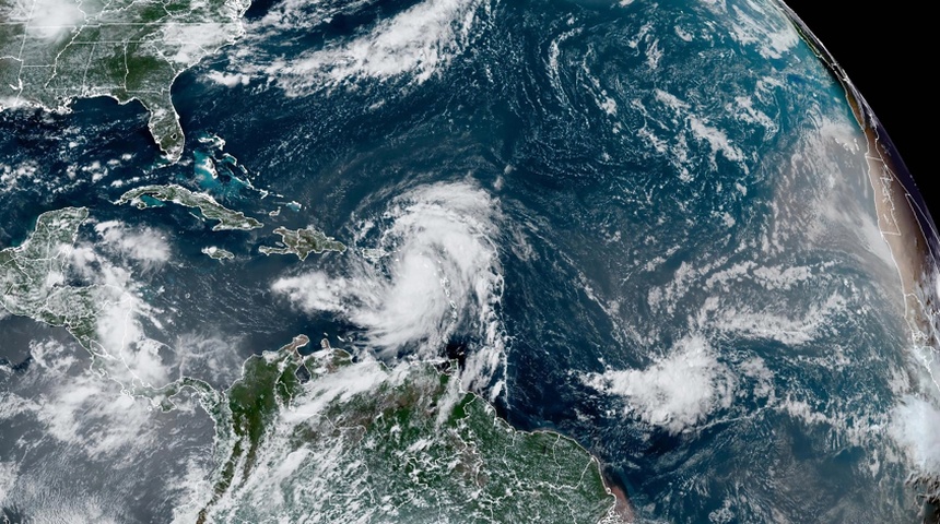 Al menos 18 vuelos cancelados en el aeropuerto de Puerto Rico por la tormenta Ernesto