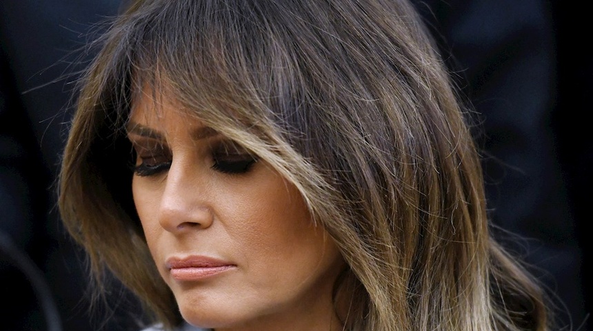 Melania Trump subastará un sombrero y dos objetos más por al menos 250.000 dólares