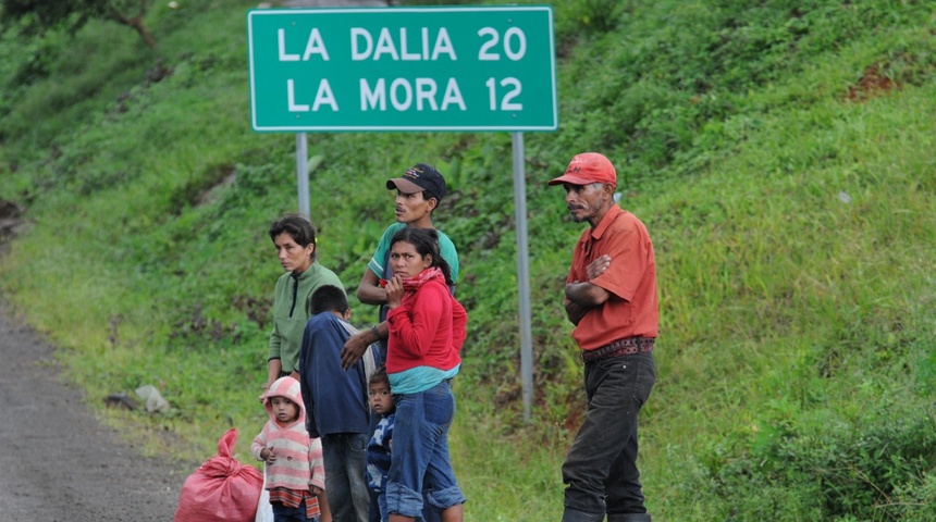 Campesinos de Nicaragua emigran con sus hijos, los pueblos se quedan sin niños y jóvenes