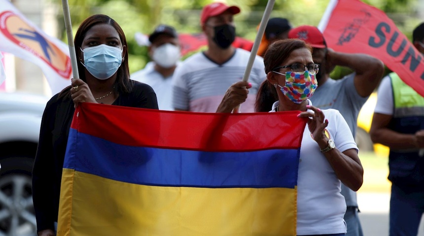 Manifestantes en Panamá piden a Duque "parar la masacre" en Colombia