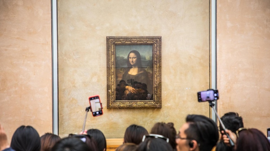 Dos activistas climáticas arrojan sopa sobre la protección de cristal de 'La Gioconda'