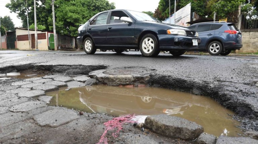 Calles de Managua con más huecos por fuertes lluvias