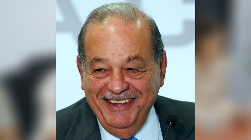 Magnate mexicano Carlos Slim, de 80 años, padece covid con "síntomas menores"