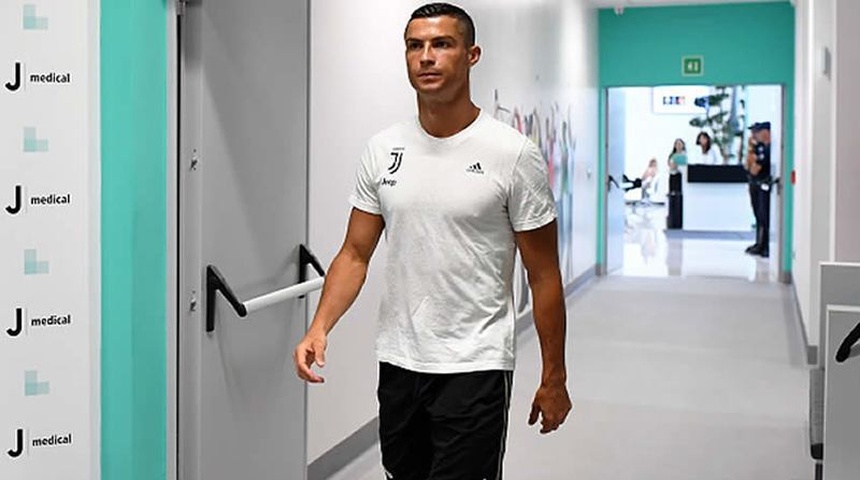 Más de 200 aficionados siguen a Cristiano Ronaldo en su primer entrenamiento con la Juventus