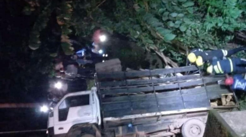 Camión cae de un puente y deja 2 muertos y al menos 5 heridos en Nicaragua