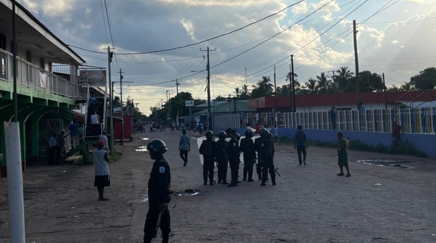 Yatama reporta 19 detenciones durante represión policial en Bilwi tras farsa electoral