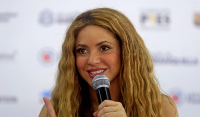 cantante shakira inaugura colegio colombia