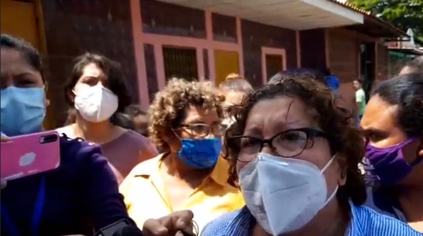 Sandra Ramos: "no les tengo miedo, aquí vengo a dar la cara" Policías se retiran de oficinas del Movimiento María Elena Cuadra