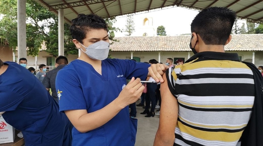 Empresa cobra 39 dólares por persona en Nicaragua para llevarlos a vacunar a Honduras