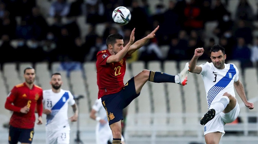 España vence al descanso con tanto de Sarabia de penalti (0-1)