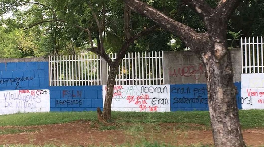 Sandinistas vuelven a rayar muros de la Catedral de Managua