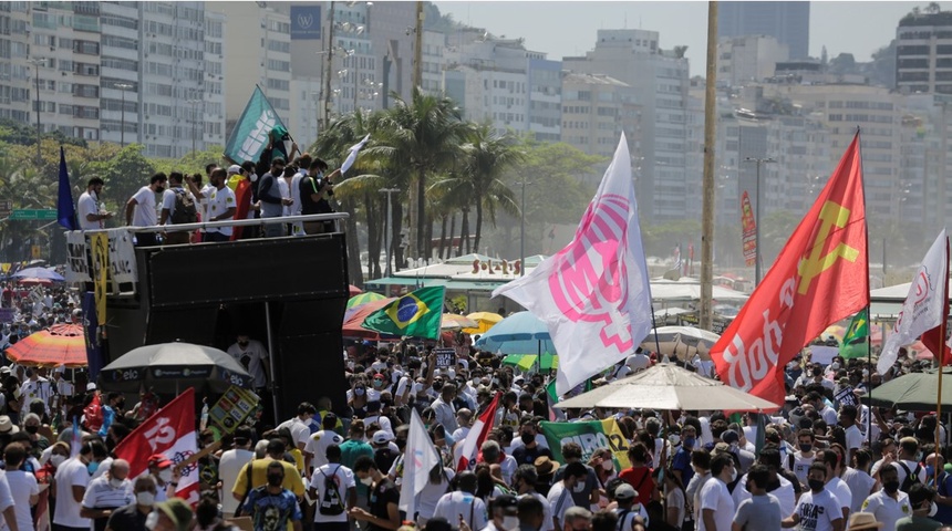 Protestas piden la destitución de Bolsonaro tras su amenaza a las instituciones