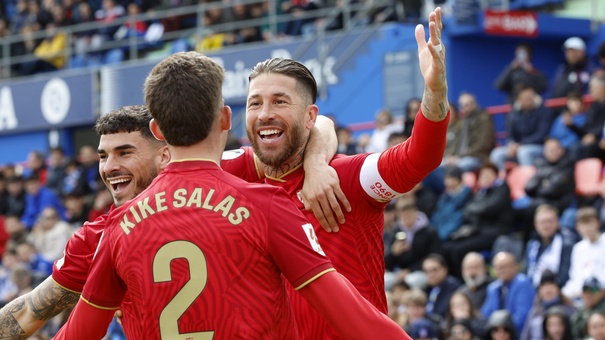 jugador del sevilla sergio ramos celebra gol getafe