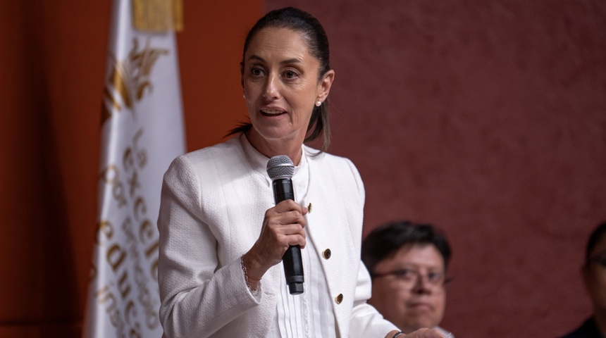 Claudia Sheinbaum sigue liderando a los aspirantes presidenciales oficialistas en México