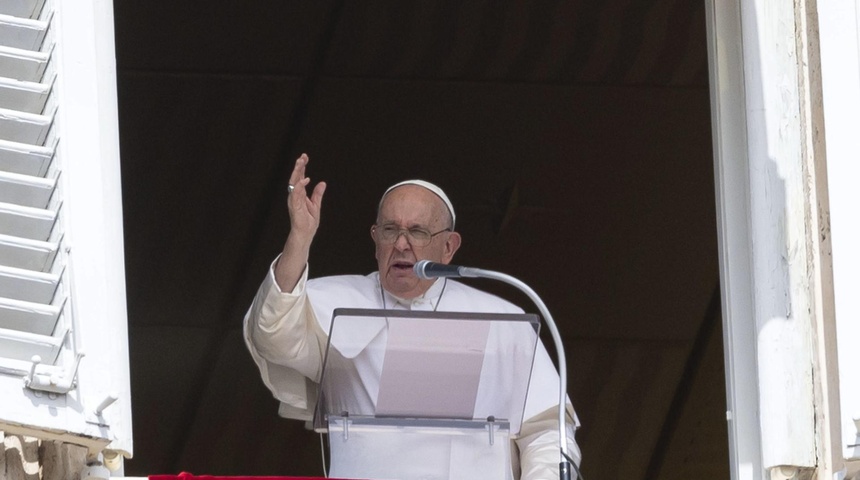 Papa Francisco pide proteger la "dignidad humana" ante el "fenómeno migratorio"